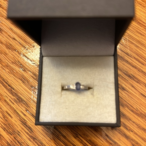 14k white gold and tanzanite ring sz 6 oval cut .40 carats and diamonds .14 c - Picture 5 of 6